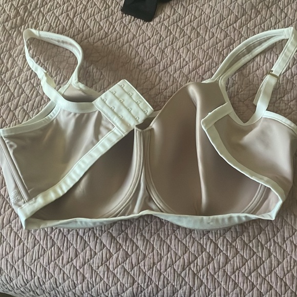 Natori Yogi underwire high impact NWOT Sports Bra - Picture 4 of 4